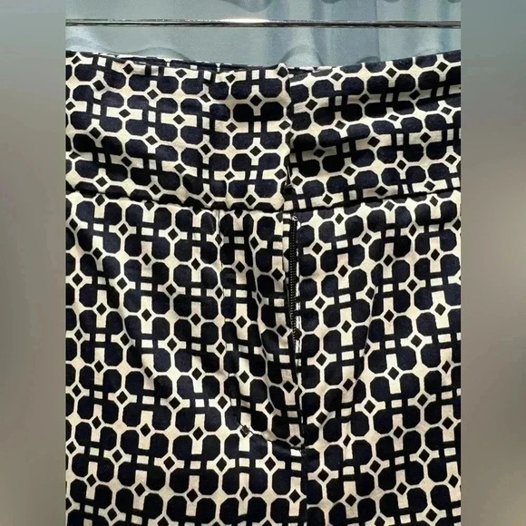 Women's Chain Print Ankle Pants Black & White​​ - Picture 3 of 8